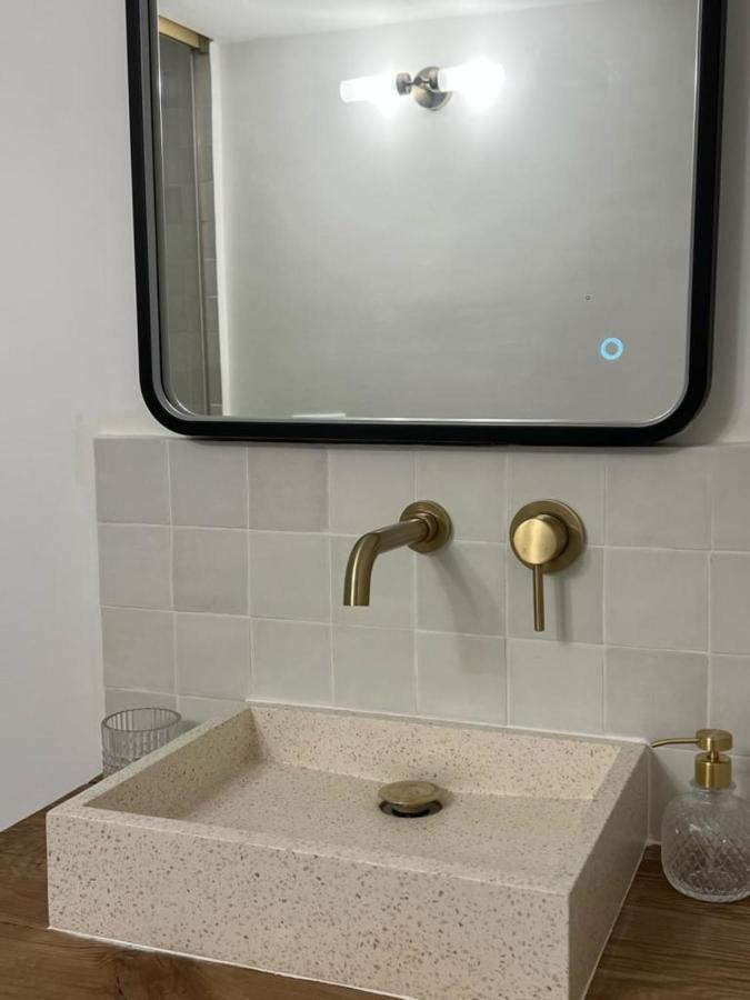 אנטיב Apartment With Mediterranean Charm In The Heart Of The Provencal Market מראה חיצוני תמונה